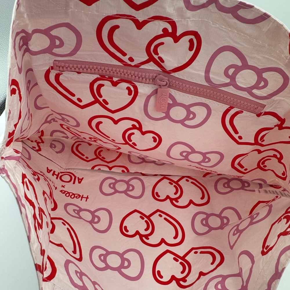 Aloha Collection x Hello Kitty Reversible Tote - Picture 6 of 10